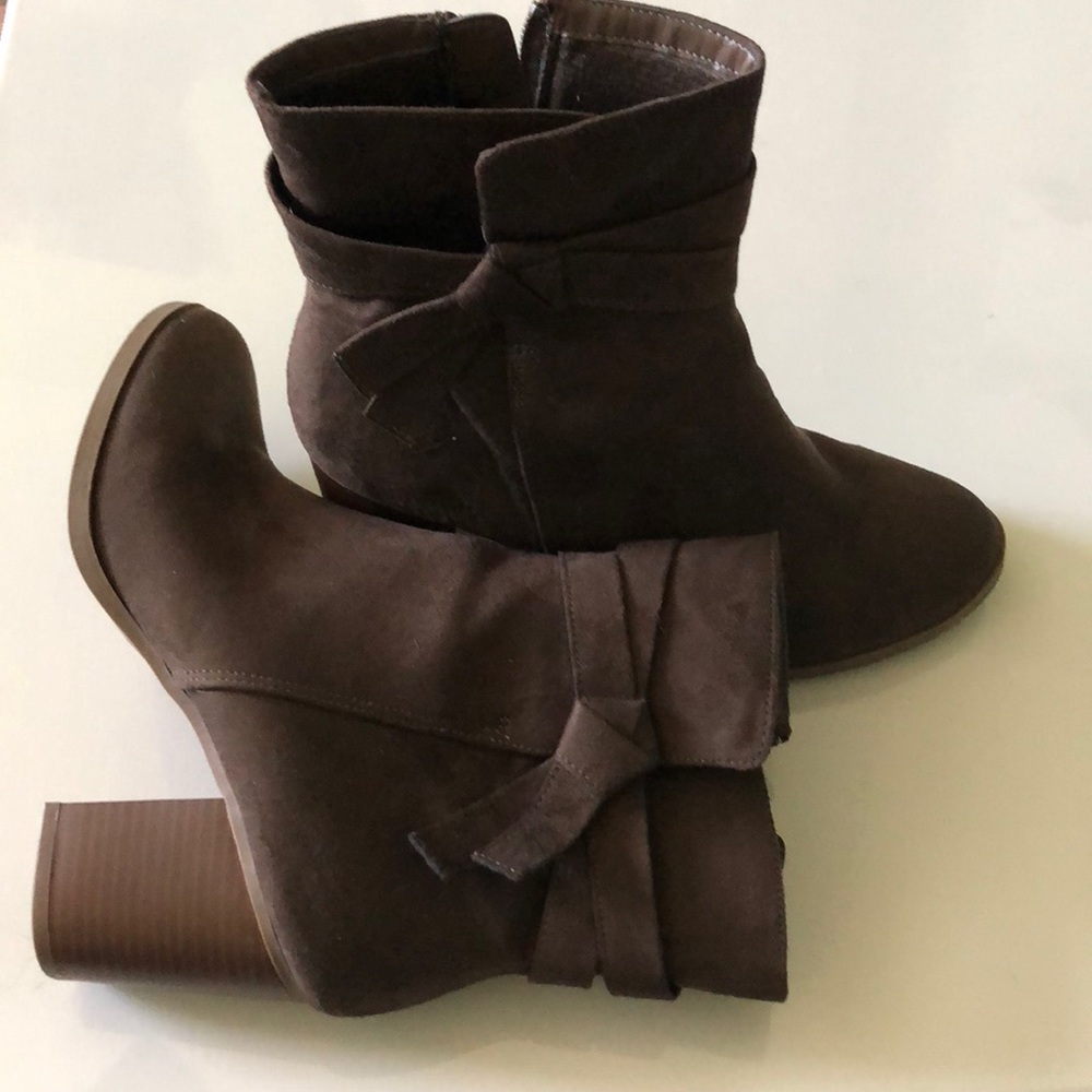 Brown heeled boots comfortable soft plush feel